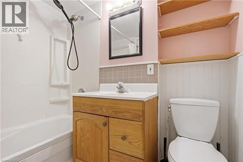 38 High Street, Waterloo, ON - Indoor Photo Showing Bathroom