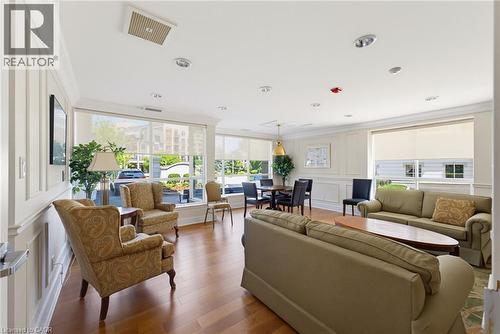2000 Creekside Drive Unit# 605, Dundas, ON - Indoor Photo Showing Living Room