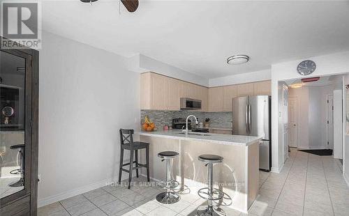 680 Langlaw Drive, Cambridge, ON - Indoor Photo Showing Kitchen