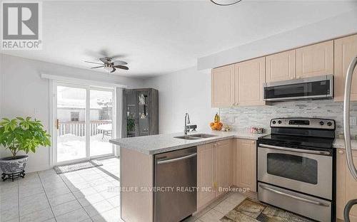 680 Langlaw Drive, Cambridge, ON - Indoor Photo Showing Kitchen