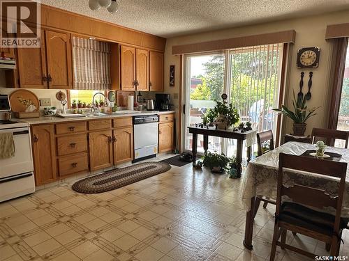 213 5Th Street, Weyburn, SK - Indoor Photo Showing Kitchen