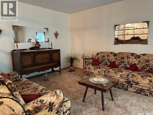 213 5Th Street, Weyburn, SK - Indoor Photo Showing Living Room