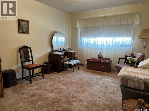 213 5Th Street, Weyburn, SK - Indoor