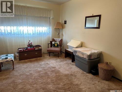 213 5Th Street, Weyburn, SK - Indoor Photo Showing Bedroom