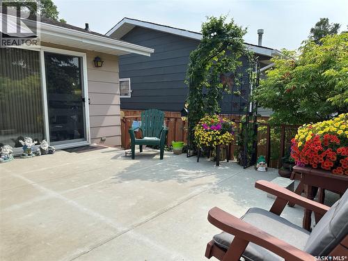 213 5Th Street, Weyburn, SK - Outdoor