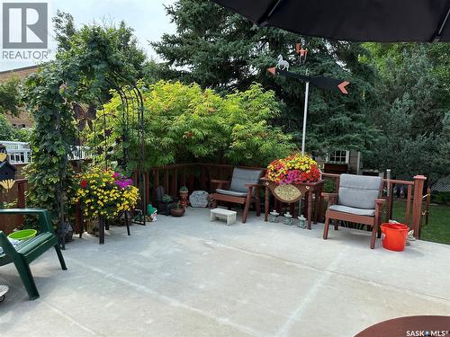 213 5Th Street, Weyburn, SK - Outdoor