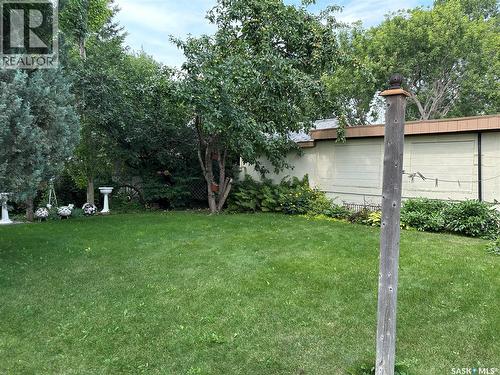 213 5Th Street, Weyburn, SK - Outdoor