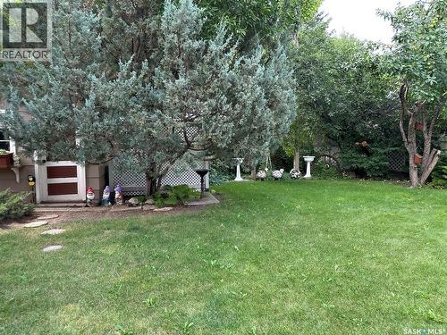 213 5Th Street, Weyburn, SK - Outdoor