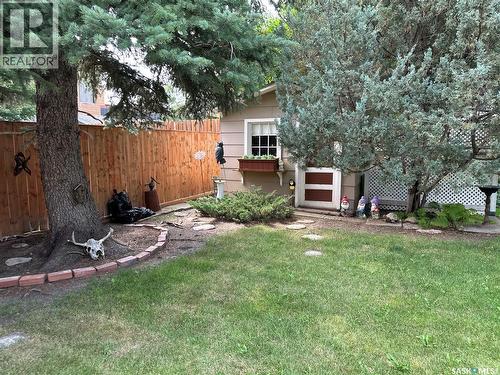 213 5Th Street, Weyburn, SK - Outdoor