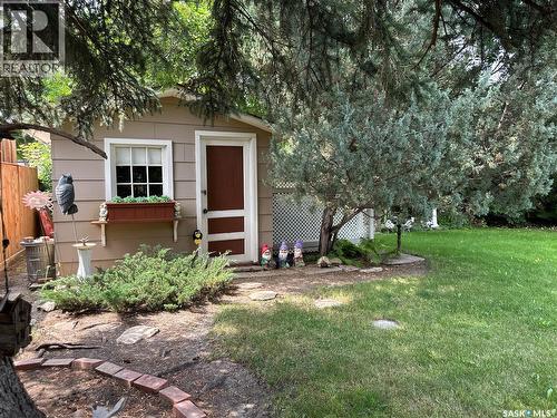 213 5Th Street, Weyburn, SK - Outdoor