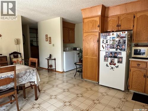 213 5Th Street, Weyburn, SK - Indoor Photo Showing Kitchen