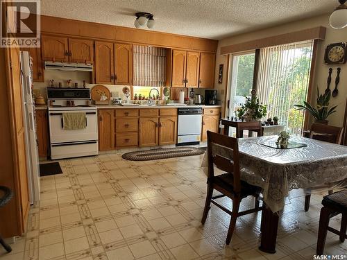 213 5Th Street, Weyburn, SK - Indoor Photo Showing Kitchen