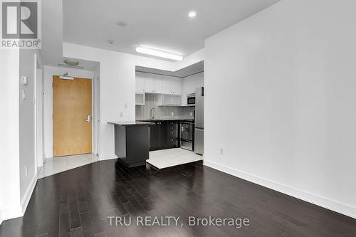 1110 - 179 Metcalfe Street, Ottawa, ON - Indoor