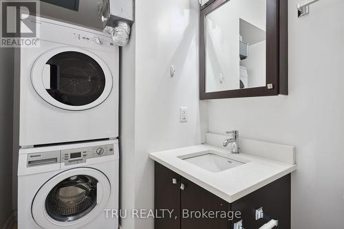 1110 - 179 Metcalfe Street, Ottawa, ON - Indoor Photo Showing Laundry Room