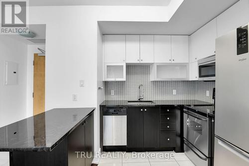 1110 - 179 Metcalfe Street, Ottawa, ON - Indoor Photo Showing Kitchen