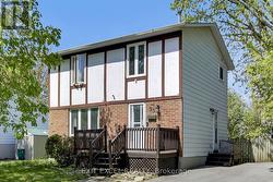 25 UXBRIDGE CRESCENT  Ottawa, ON K2L 1P6