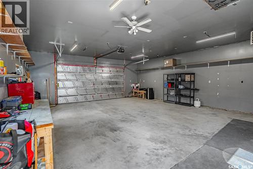 214 Michener Crescent, Saskatoon, SK - Indoor Photo Showing Garage