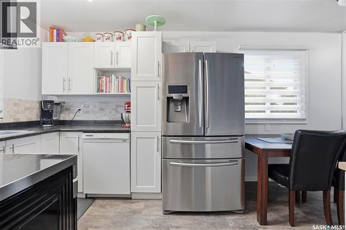 214 Michener Crescent, Saskatoon, SK - Indoor Photo Showing Kitchen