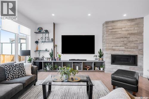 140 Forsey Avenue, Saskatoon, SK - Indoor Photo Showing Living Room With Fireplace