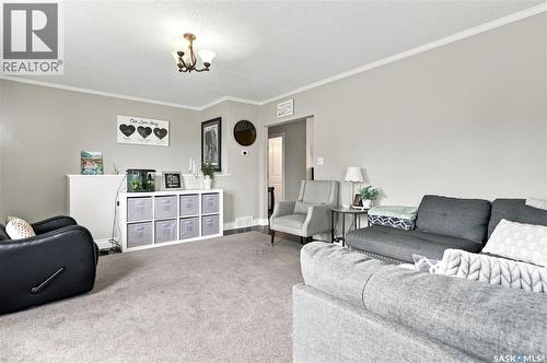 111 3Rd Street, Hague, SK - Indoor Photo Showing Living Room