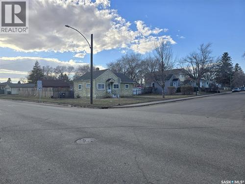 201 R Avenue N, Saskatoon, SK - Outdoor