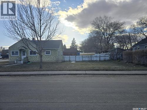201 R Avenue N, Saskatoon, SK - Outdoor
