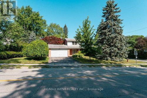 2 Robinter Drive, Toronto, ON - Outdoor