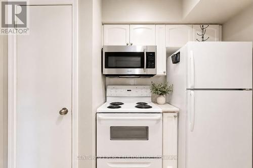 538 - 3 Everson Drive, Toronto, ON - Indoor Photo Showing Kitchen