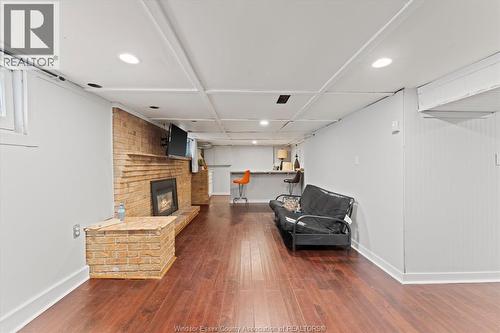 475 Mckay Avenue, Windsor, ON - Indoor With Fireplace