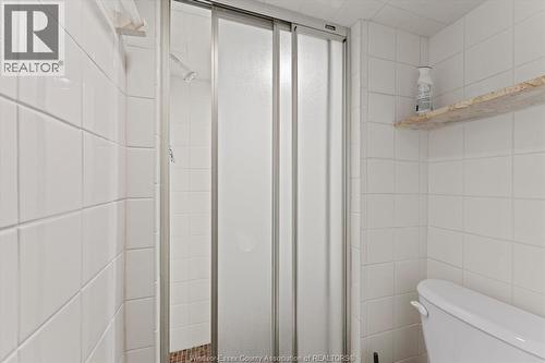 475 Mckay Avenue, Windsor, ON - Indoor Photo Showing Bathroom