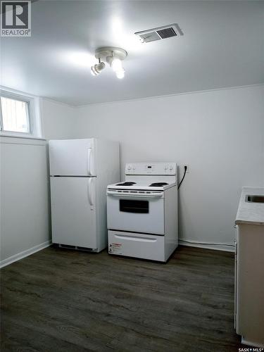 606 Balmoral Street, Saskatoon, SK - Indoor Photo Showing Kitchen