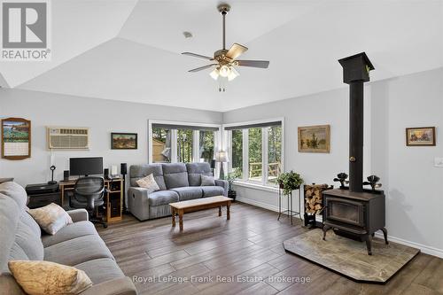 944 Birchcliff Drive, Douro-Dummer, ON - Indoor Photo Showing Living Room
