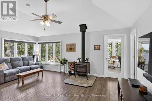 944 Birchcliff Drive, Douro-Dummer, ON - Indoor Photo Showing Living Room