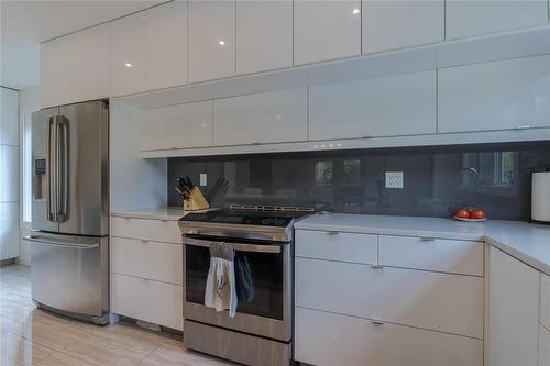 116 Harvest Drive, Steinbach, MB - Indoor Photo Showing Kitchen