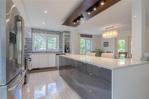 116 Harvest Drive, Steinbach, MB - Indoor Photo Showing Kitchen With Upgraded Kitchen
