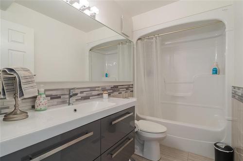 116 Harvest Drive, Steinbach, MB - Indoor Photo Showing Bathroom