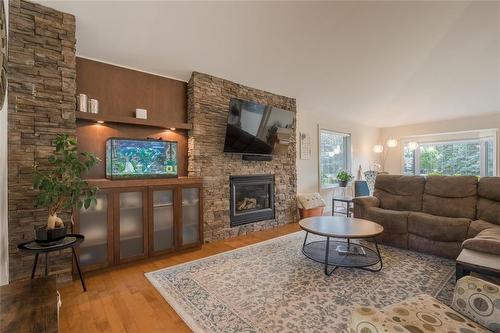 116 Harvest Drive, Steinbach, MB - Indoor Photo Showing Living Room With Fireplace