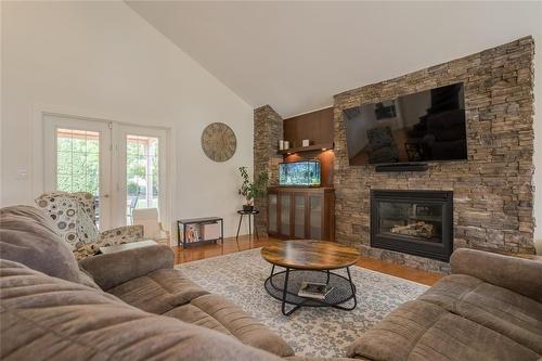 116 Harvest Drive, Steinbach, MB - Indoor Photo Showing Living Room With Fireplace