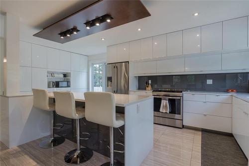 116 Harvest Drive, Steinbach, MB - Indoor Photo Showing Kitchen With Upgraded Kitchen