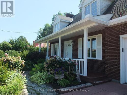 32 Gary Crescent, Arnprior, ON - Outdoor With Deck Patio Veranda