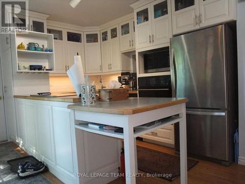 Jenn-air convection wall oven. - 32 Gary Crescent, Arnprior, ON - Indoor Photo Showing Kitchen