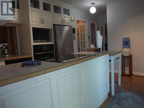 Wine fridge & dishwasher. - 32 Gary Crescent, Arnprior, ON - Indoor Photo Showing Kitchen
