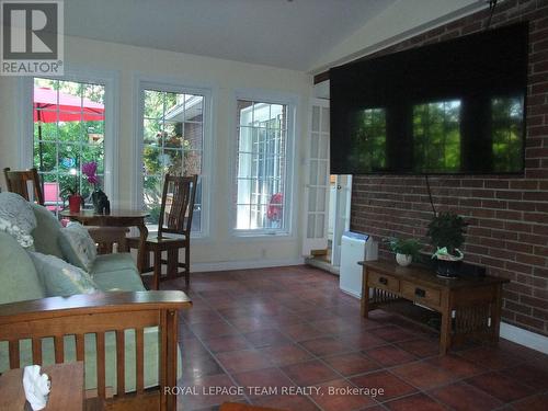 You'll spend all your time here! - 32 Gary Crescent, Arnprior, ON - Indoor