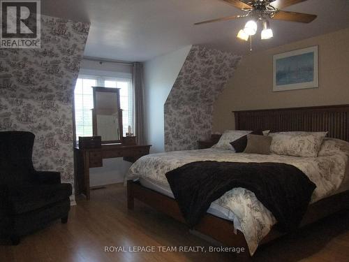 32 Gary Crescent, Arnprior, ON - Indoor Photo Showing Bedroom