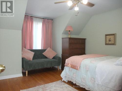 32 Gary Crescent, Arnprior, ON - Indoor Photo Showing Bedroom