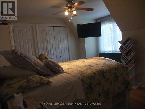 32 Gary Crescent, Arnprior, ON - Indoor Photo Showing Bedroom