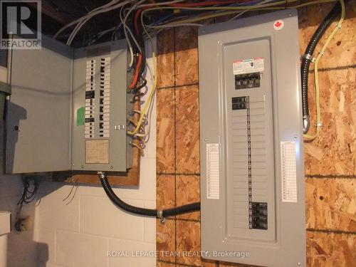 newer 200 amp service. - 32 Gary Crescent, Arnprior, ON - Indoor Photo Showing Basement