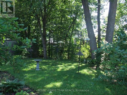 Perennial gardens everywhere, so peaceful. - 32 Gary Crescent, Arnprior, ON - Outdoor