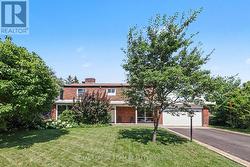 23 SIOUX CRESCENT  Ottawa, ON K2H 7E4