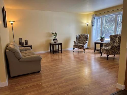 194 3Rd Avenue, Benito, MB - Indoor Photo Showing Living Room